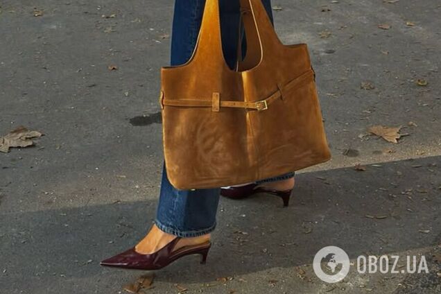 Идеально подходит к джинсам или платьям: назван самый модный цвет обуви осени 2025. Фото