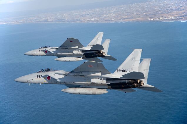 Япония поднимала истребители из-за пролета вдоль своей границы ядерных бомбардировщиков России: что происходит