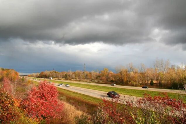 Частину України накриють дощі: синоптики уточнили прогноз на неділю. Карта