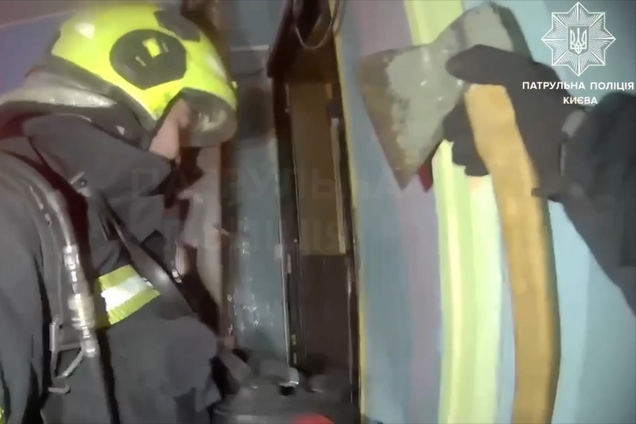 'Залишаємося поряд': у поліції показали кадри перших хвилин після удару РФ по Києву. Відео