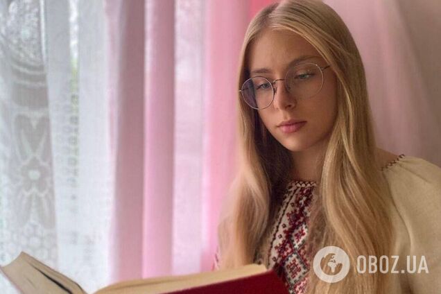 Анастасія Маслій із мамою Оленою ховались у ванній, але опинились у пастці: вчителі дівчинки розповіли про родину, яку вбила Росія в Києві