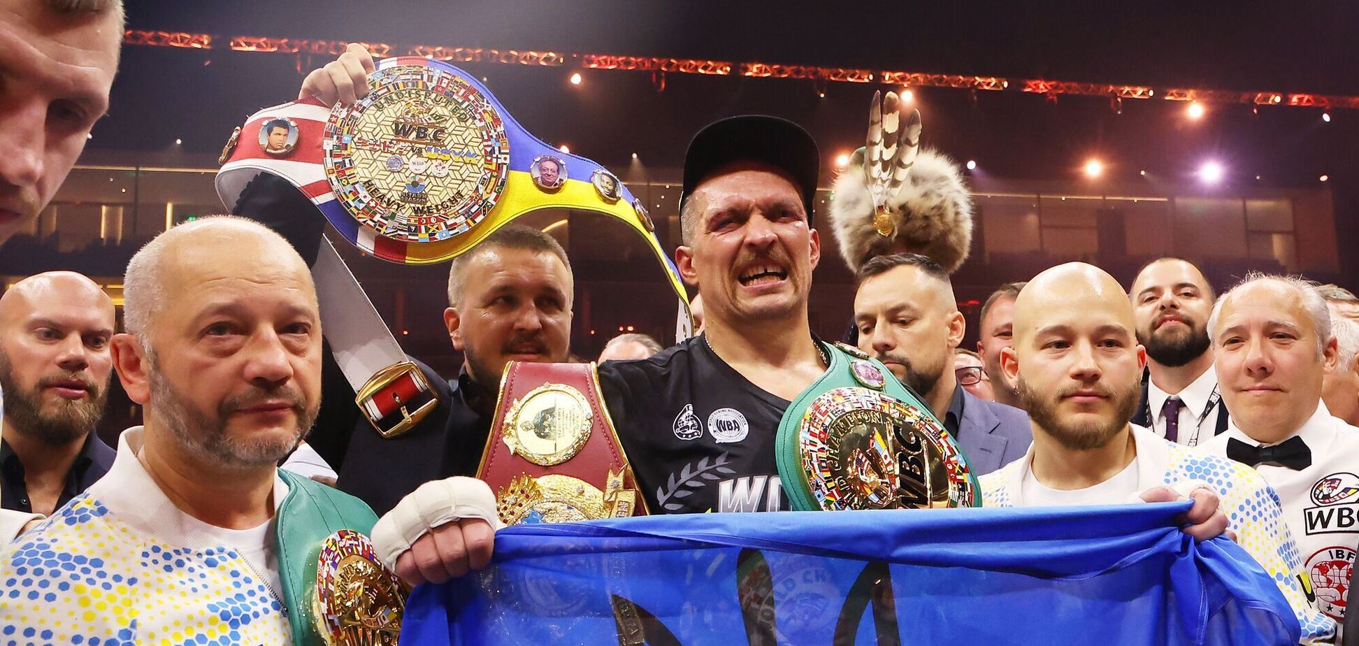 165 млн для Усика и 10 млрд на ЧМ по футболу: сумасшедшие деньги в спорте