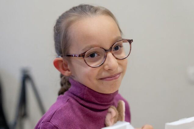 'Я розплакалася від щастя': 6-річна Альона з Херсона отримала слухові апарати від Фонду Ріната Ахметова