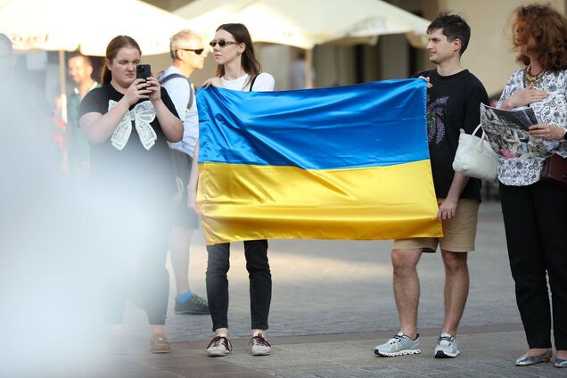 Участники акции солидарности с Украиной в Кракове (Польша) в 18 июне 2025 года. Иллюстрация