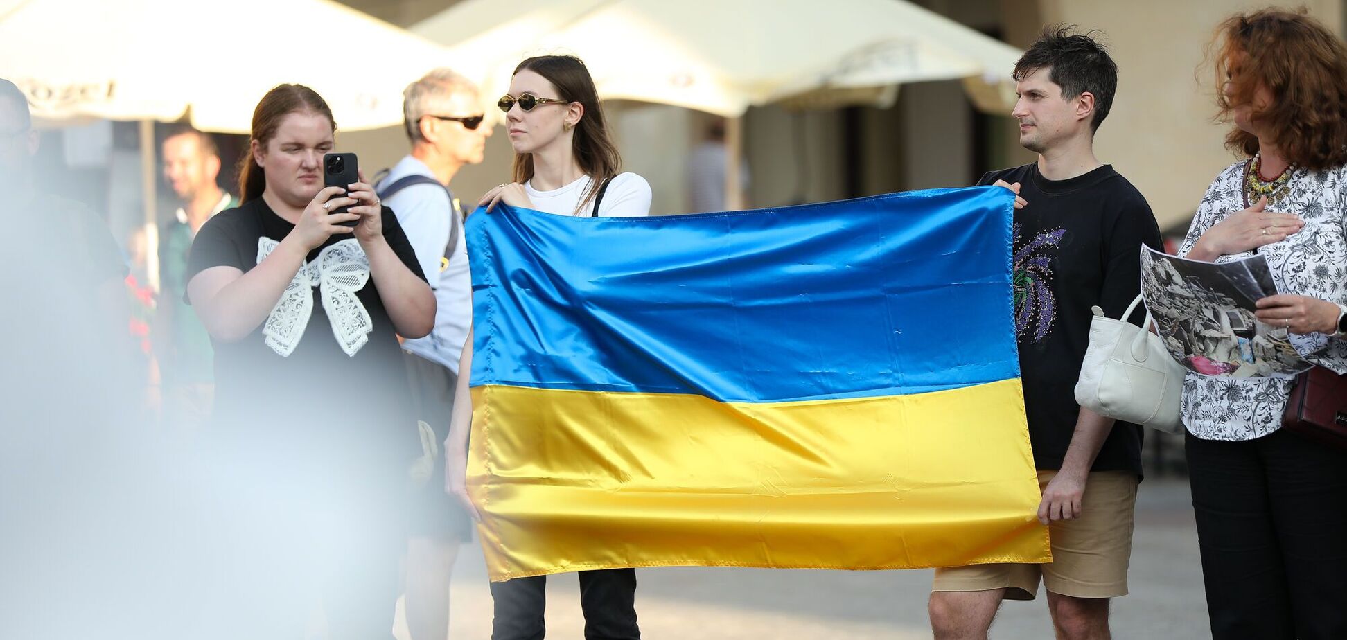 Учасники акції солідарності з Україною у Кракові (Польща) 18 червня 2025 року. Ілюстрація