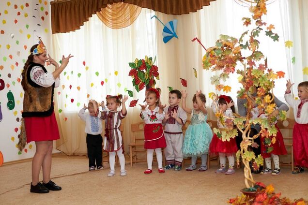 'Для чого ускладнювати батькам життя?' Українська мама поскаржилась на свято осені в дитсадку, але її розкритикували