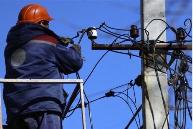 На Чернігівщині російські військові атакували енергетиків під час відновлювальних робіт: є пошкодження. Фото