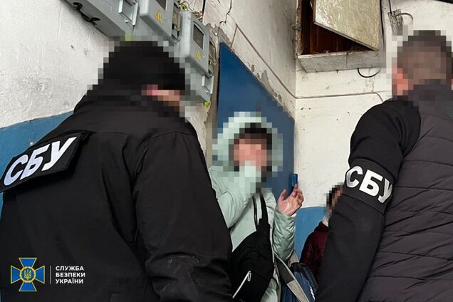 СБУ викрила російську агентку, яка під виглядом прибиральниці шпигувала в оселях українських воїнів. Фото