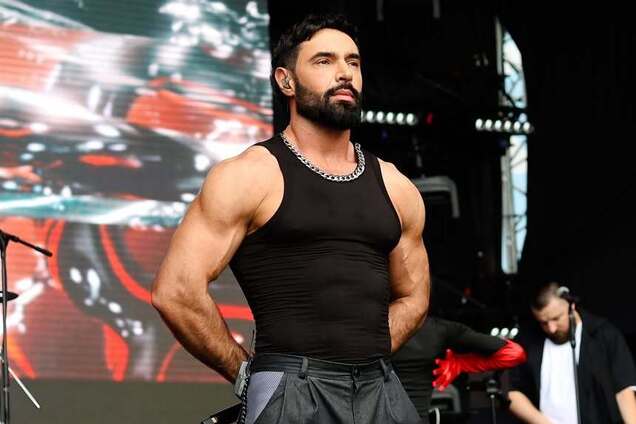 На концерте Виталия Козловского случился опасный курьез: певец эмоционально отреагировал