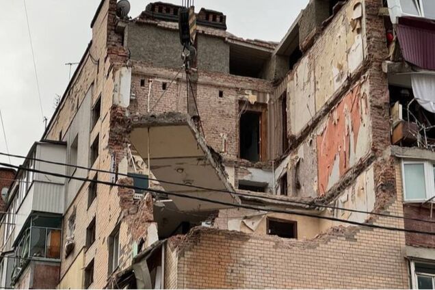 'Думаем теперь, где будем жить': жители многоэтажки в Хмельницком рассказали о взрыве и его последствиях. Видео