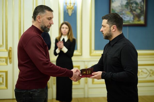 Зеленський відзначив 10 працівників ДТЕК державною нагородою за ремонти після ворожих атак