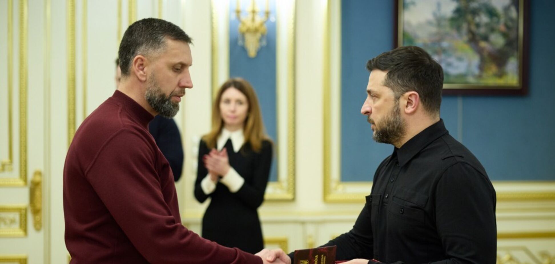 Зеленский отметил 10 работников ДТЭК государственной наградой за ремонты после вражеских атак