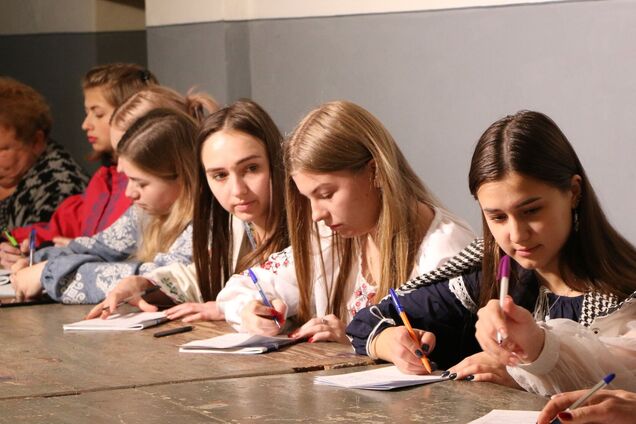 Навіть Лісовий боявся зробити помилку: вчитель вказав на важливий момент радіодиктантів