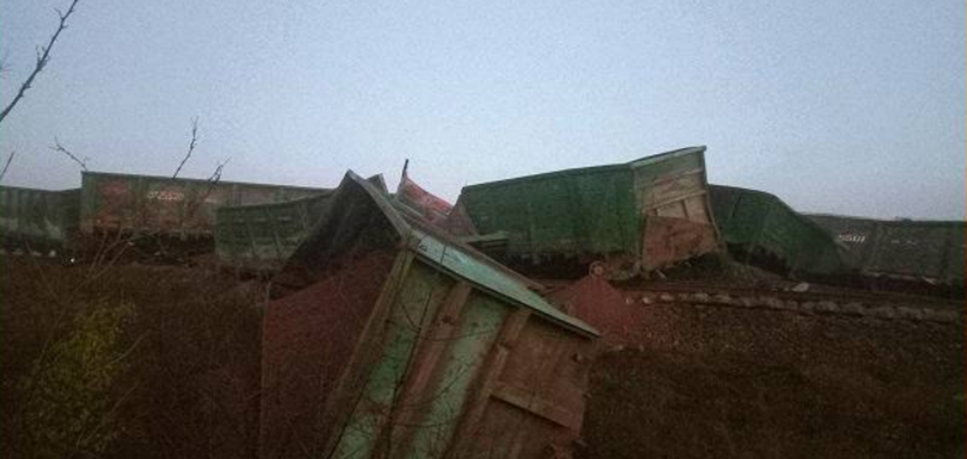 Под Токмаком пустили под откос военный поезд оккупантов: подробности операции от ГУР