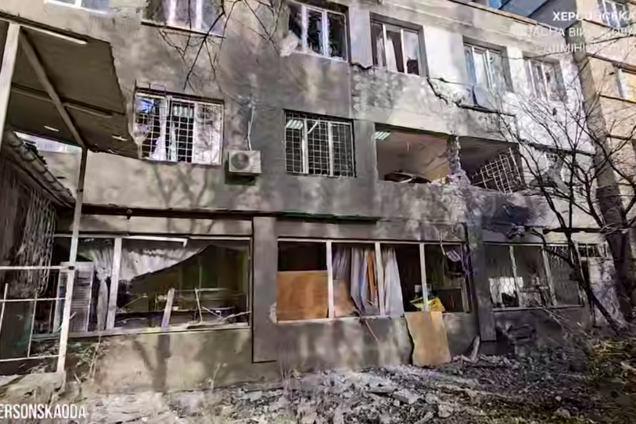 Окупанти вдарили по медзакладу в Херсоні: серед поранених – діти. Відео