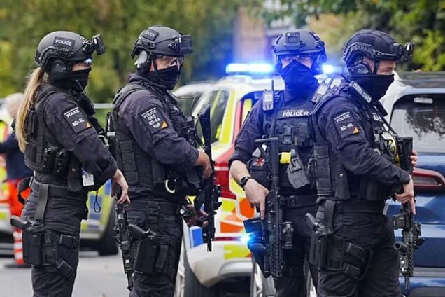 Невідомий влаштував різанину у синагозі Манчестера під час Йом Кіпуру:  двоє людей загинули