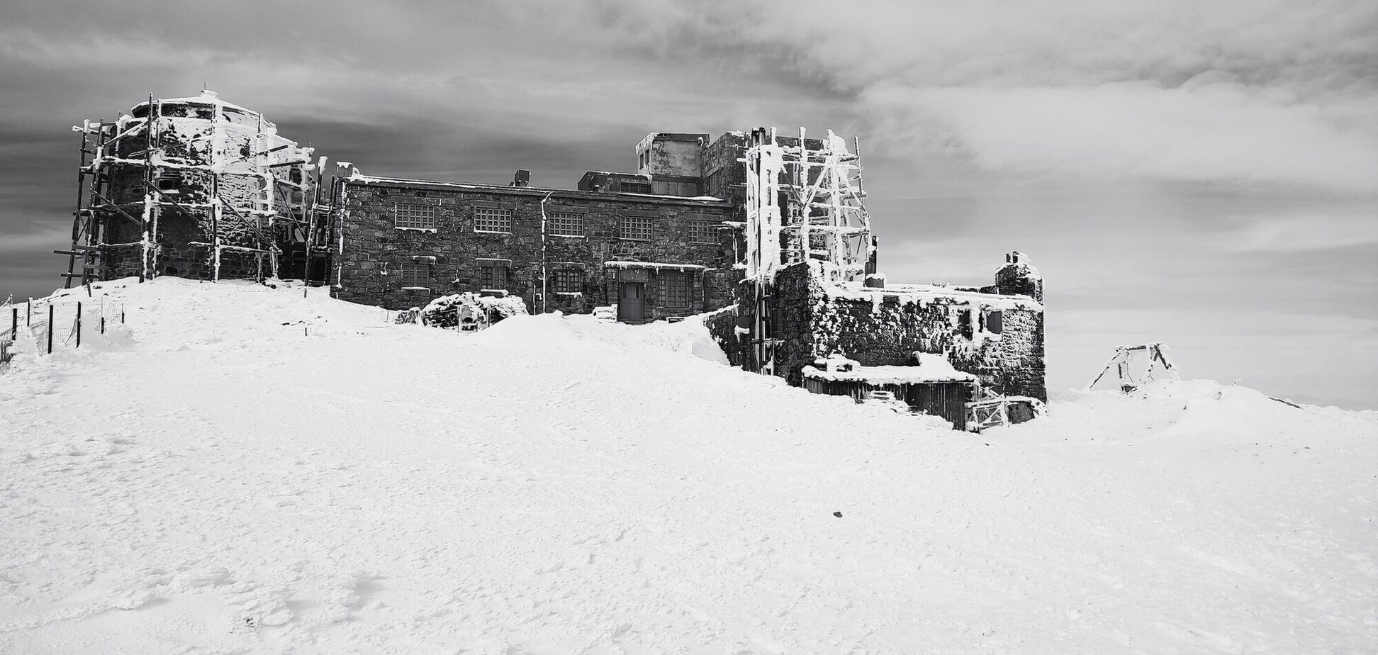 В Карпаты пришла настоящая зима: спасатели предупредили об опасности для жизни в горах. Видео