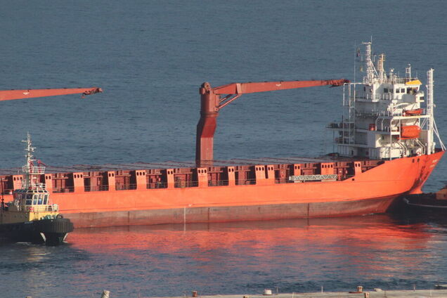 В порту заметили судно: Россия могла возобновить тайные поставки оружия из КНДР после паузы