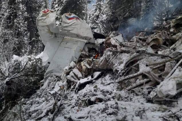 В России возле воинской части разбился самолет, есть погибшие. Фото