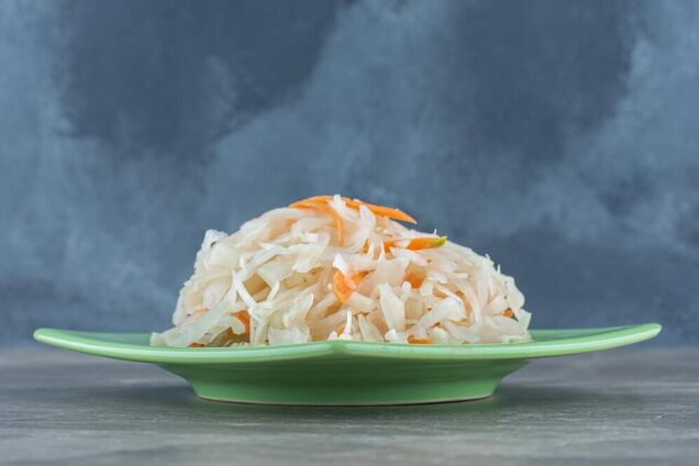 Хрустящая сочная капуста за сутки: с каким маринадом приготовить закуску