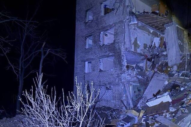Запорожье было под массированным ударом РФ: есть попадание в общежитие, погибли два человека, много пострадавших. Фото и видео