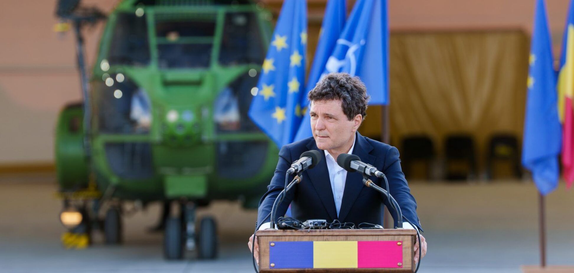 Компенсируют военной техникой: президент Румынии отреагировал на сокращение военного контингента США в стране