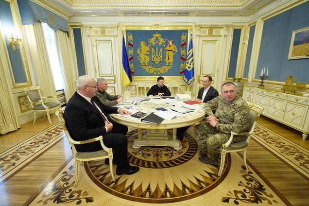 'Триває серйозна битва': Зеленський і Малюк розповіли про ситуацію в Покровську і відкинули чутки про оточення