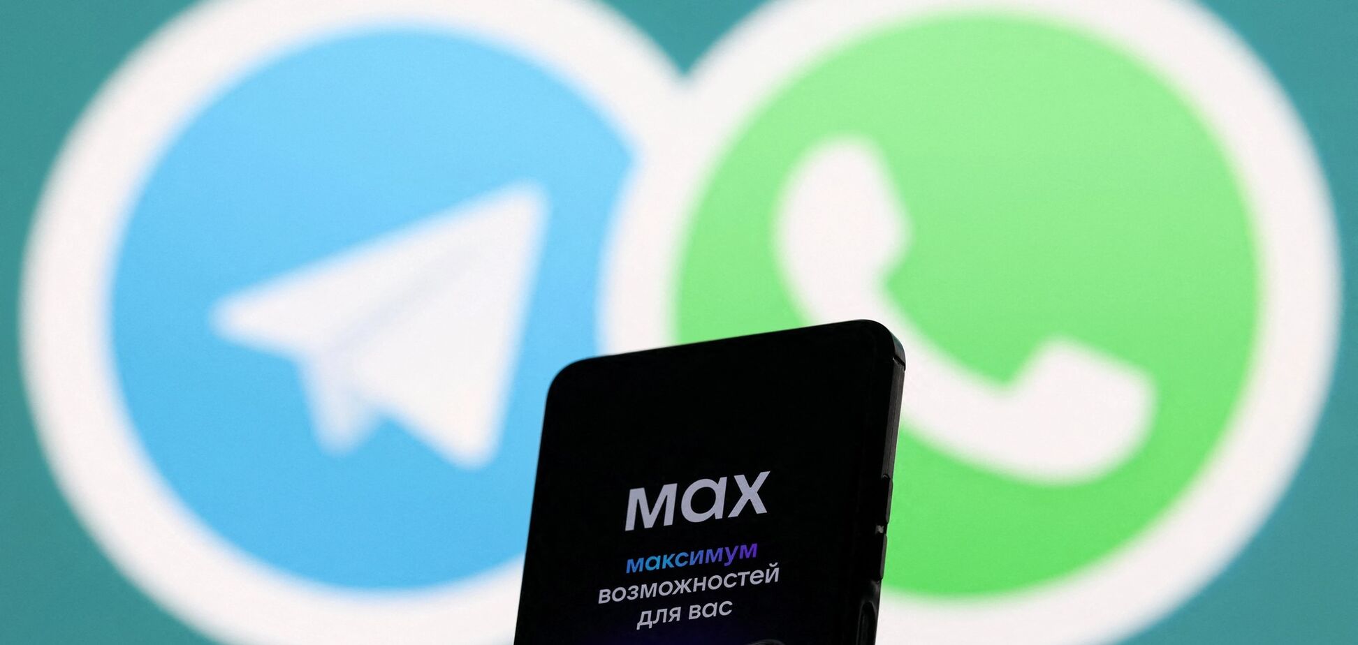 В оккупированном Крыму ограничили использование иностранных мессенджеров: людям навязывают российский Max