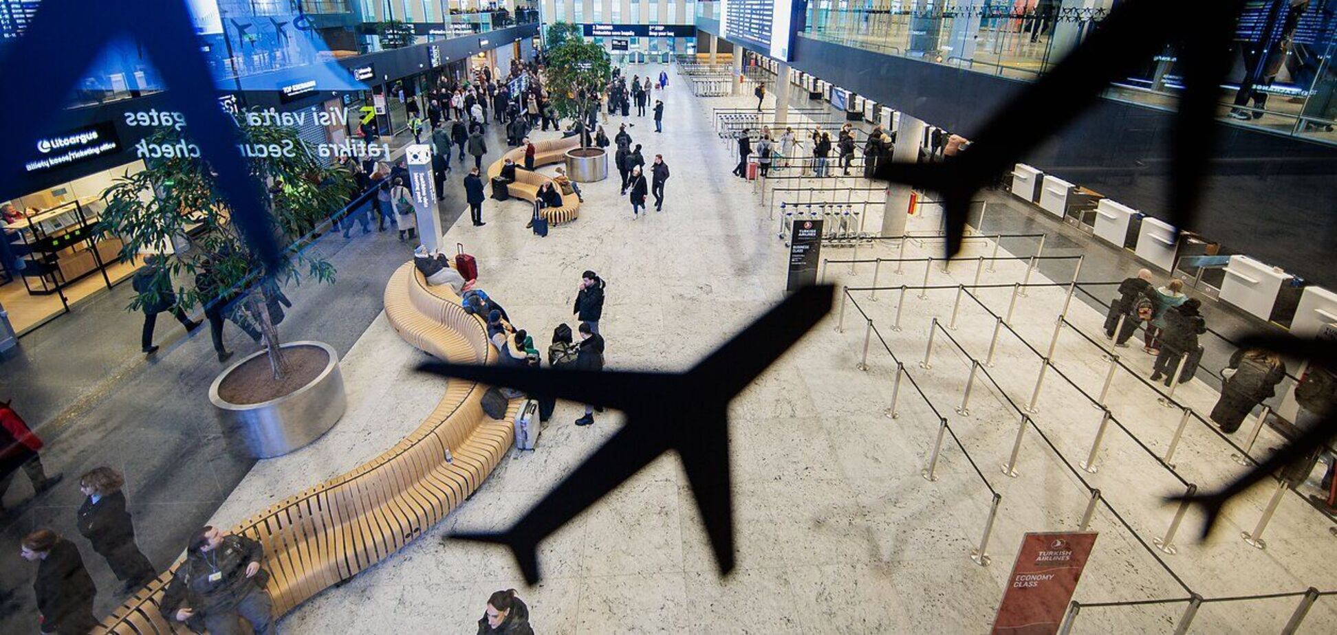 Обмеження зачепили десятки рейсів: аеропорт Вільнюса знову закривали через метеозонди з Білорусі