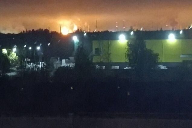 'Зафіксовано вибухи та пожежу': у Генштабі підтвердили ураження одного з найбільших НПЗ у Росії