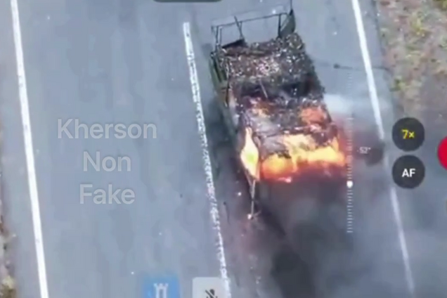 Окупанти на Херсонщині підірвали власне авто, щоб втекти з поля бою: відео потрапило в мережу