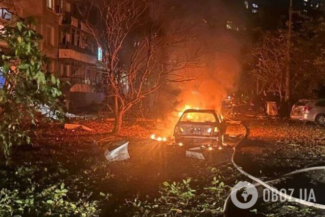 Тяжелая ночь: полицейские показали кадры первых минут после удара РФ по Запорожью. Видео