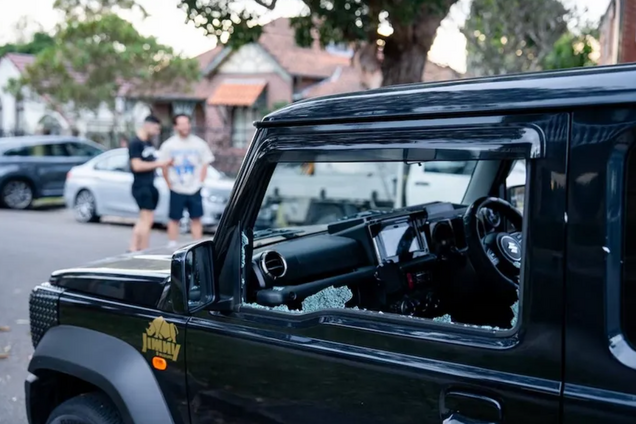 'Было очень громко, вспышки, искры, дым': в Сиднее мужчина устроил стрельбу на улице, пострадали десятки людей