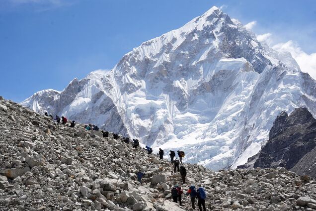 Смертельная ловушка: масштабный снегопад заблокировал тысячи людей на Эвересте