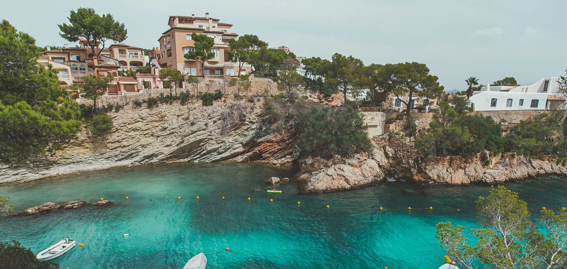 Жара даже осенью: куда поехать в Европе