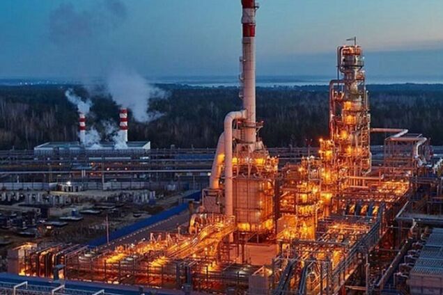 Новий рекорд: дрони атакували НПЗ у російській Тюмені на відстані 2000 км від України. Фото, відео