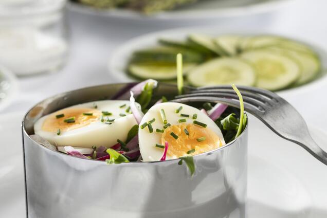 Як довго треба варити яйця, щоб жовток був рідкий: інструкція