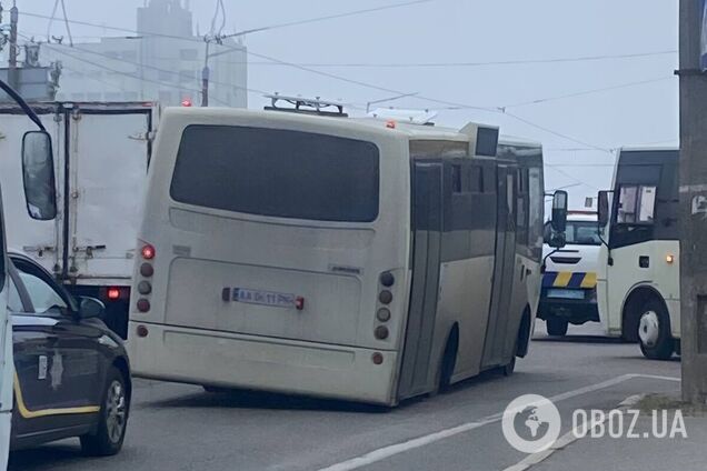 Шалені черги і переповнені маршрутки: у Києві через тривогу виник транспортний колапс. Фото і відео