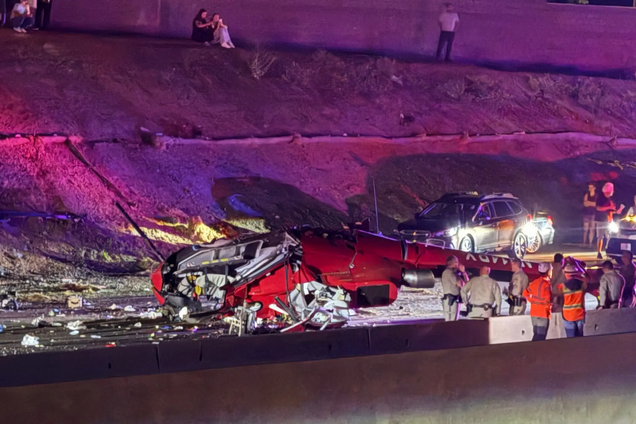 Упав прямо на шосе: у США розбився медичний гелікоптер, є постраждалі. Фото і відео