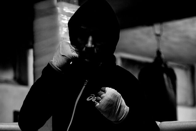 Удар 'наносять' или 'завдають'? Как правильно на украинском