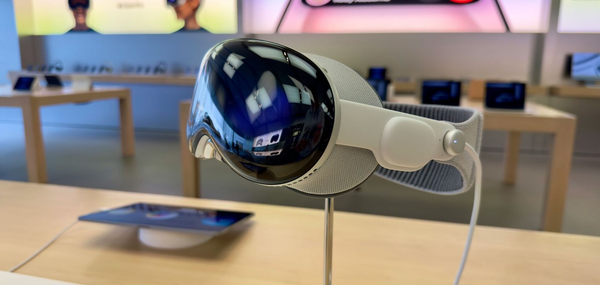 Почему Apple остановила разработку новых Vision Pro: известна причина