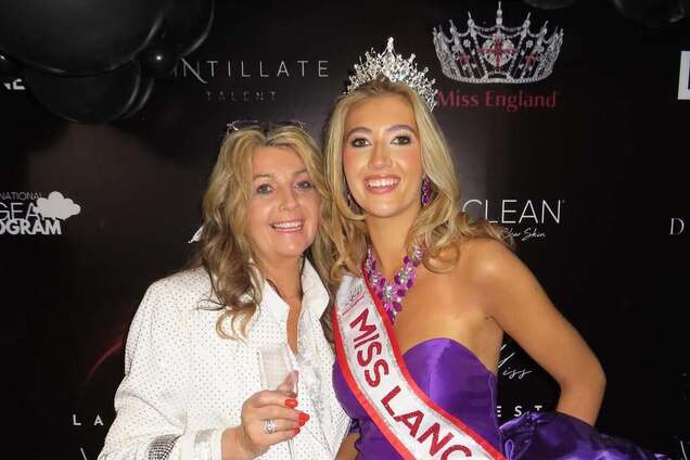 Дочка повторила успіх мами: який вигляд має 'династія' англійських королев краси, які завоювали корону з різницею в 40 років. Фото