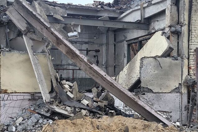 Депутатам показали одну из поврежденных подстанций на Черниговщине