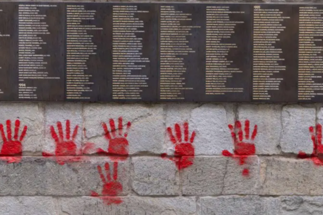 Действовали по заказу РФ: в Париже осудили болгар, которые осквернили мемориал жертвам Холокоста