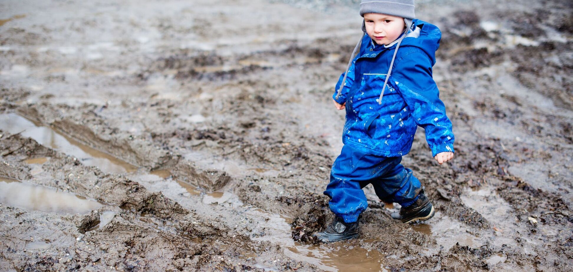 'В Украине таких воспитательниц осудили бы!' Интересные факты о детсадах Финляндии, где дети сидят в лужах и спят в лесу