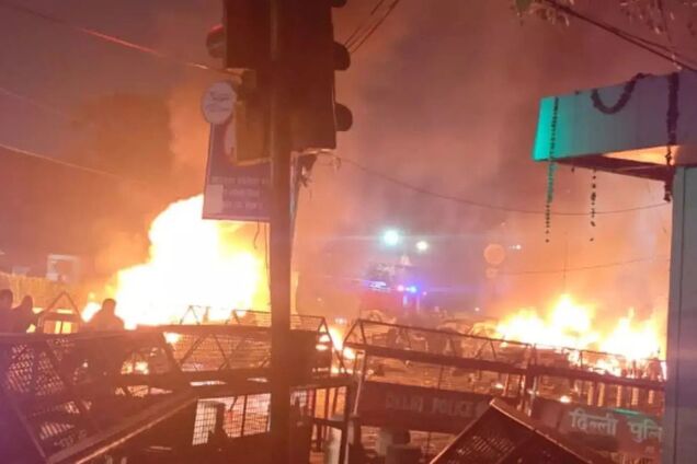 У центрі столиці Індії вибухнула автівка: 13 загиблих, багато постраждалих. Фото, відео