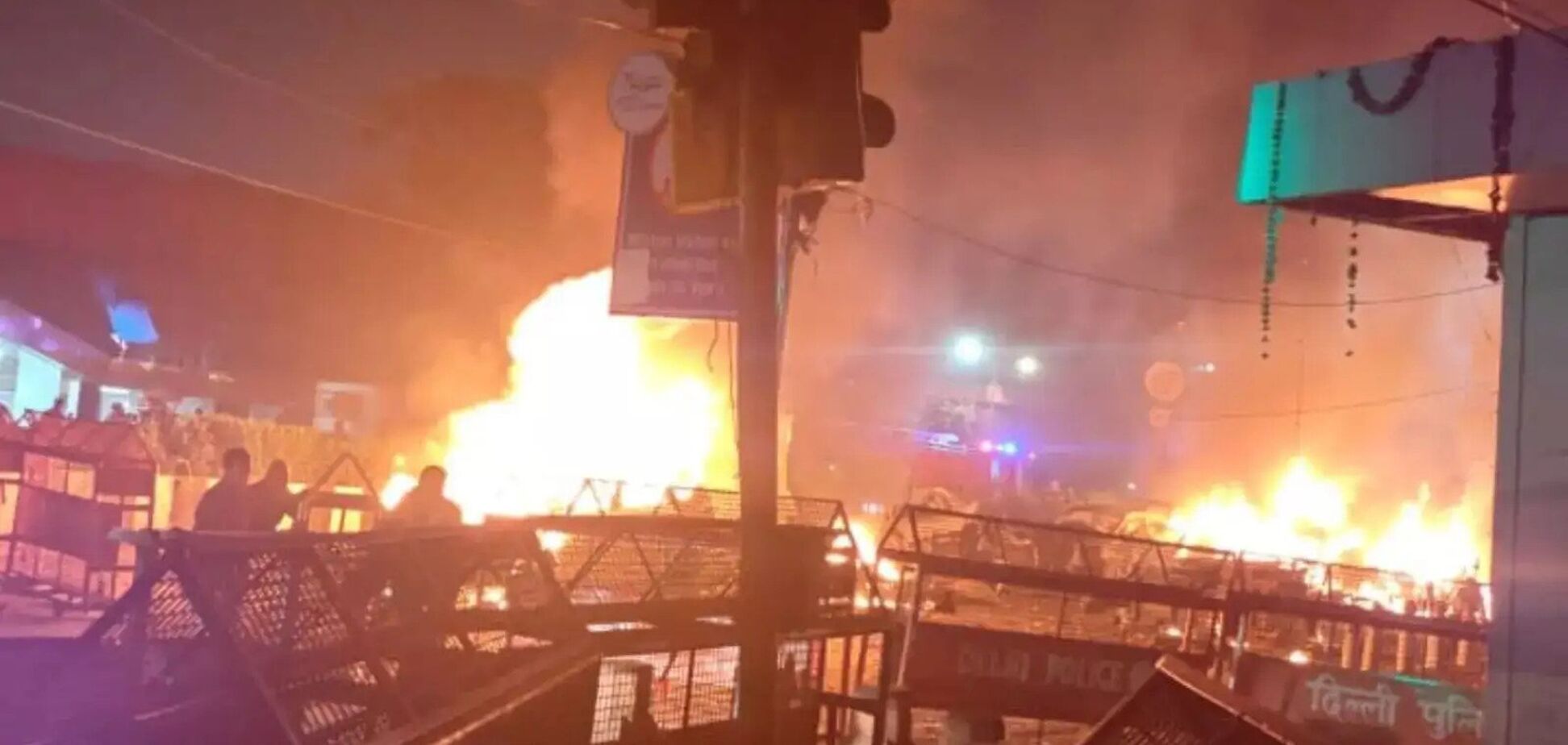 У центрі столиці Індії вибухнула автівка: 13 загиблих, багато постраждалих. Фото, відео