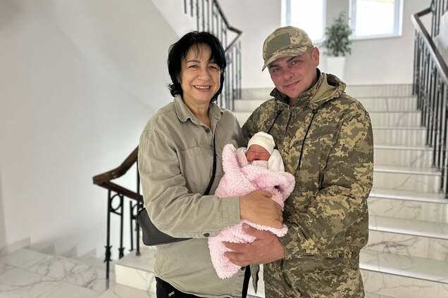 Украинка, которая добровольно присоединилась к ВСУ, встретила на войне свою любовь и стала мамой в 52 года: сеть тронула история. Фото