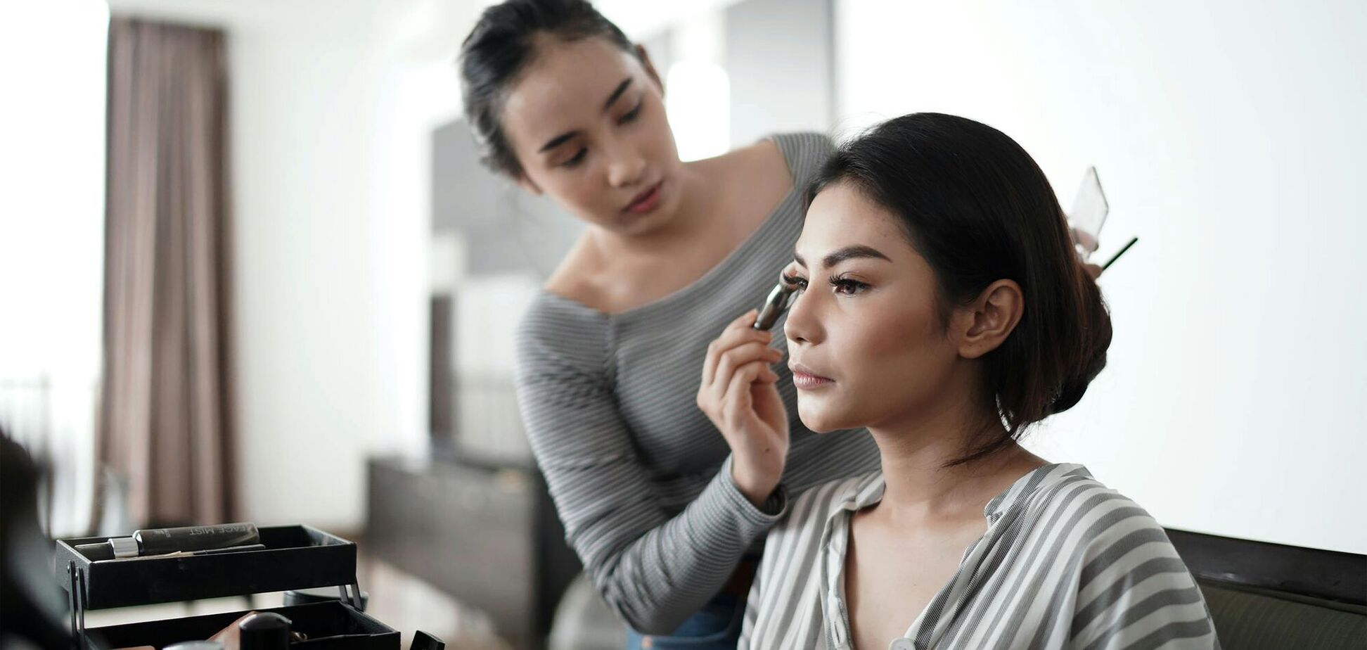 Куда наносить бронзер: ошибка может испортить весь макияж