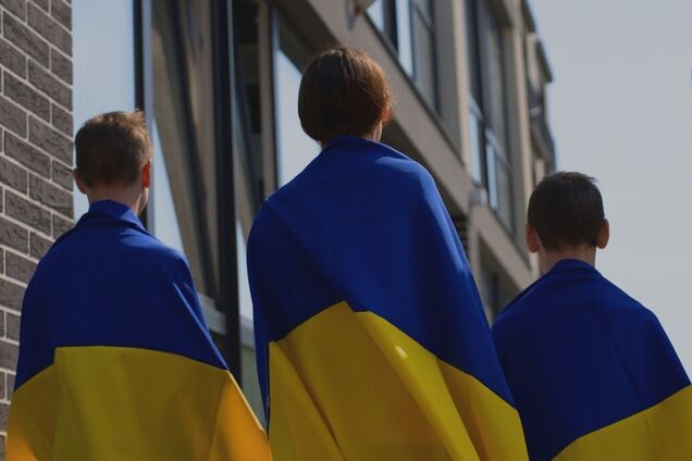 'Намагались відірвати від України': з окупації повернули групу підлітків